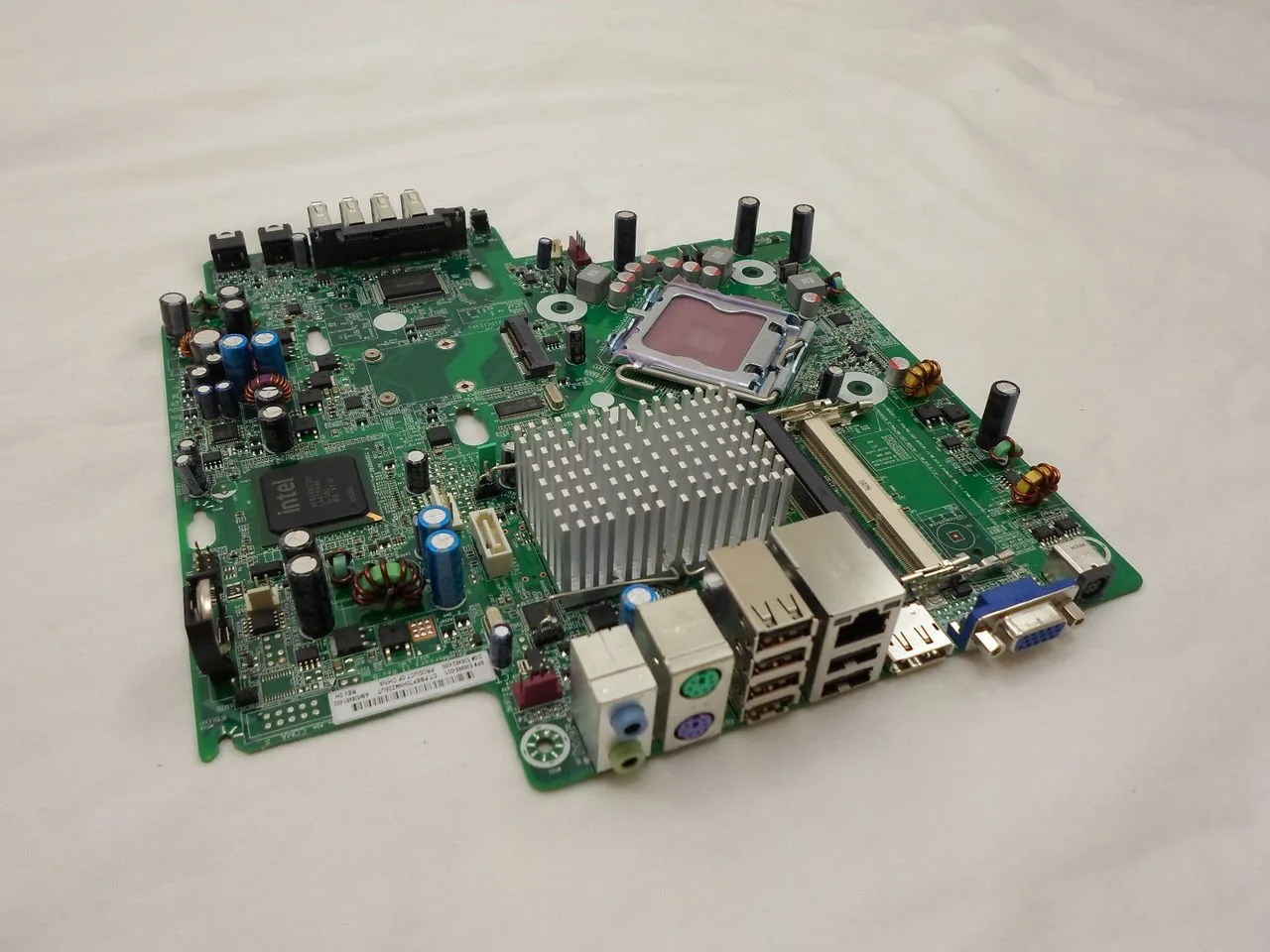 How to Choose the Right Computer Motherboard for Your Needs